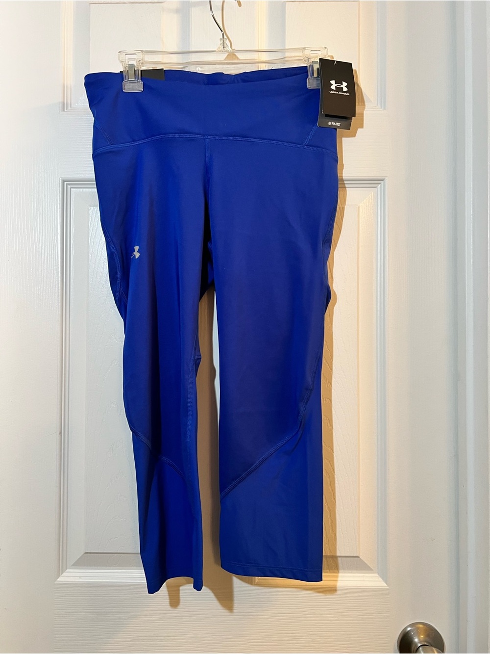 🦋 NWT Under Armour Women’s compression Royal Blue Cropped Leggings size large